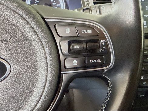 Used 2018 Kia Niro EX image 15