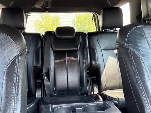 Used 2018 Ford Expedition XLT w/ Equipment Group 202A AWD/4WD image 38