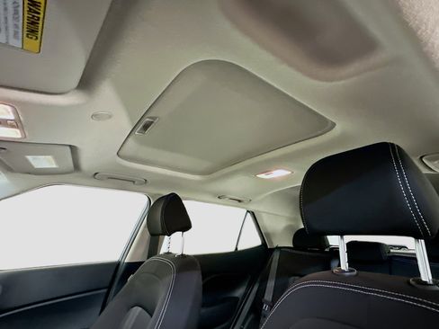 Used 2025 Hyundai Venue SEL image 26