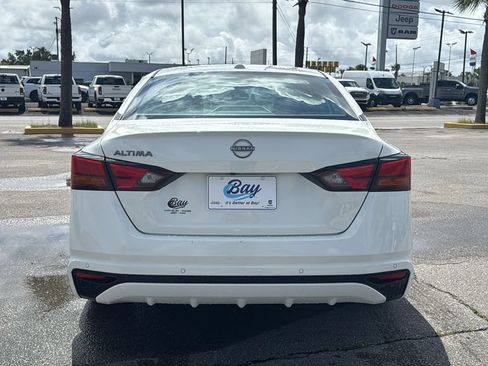 Used 2025 Nissan Altima 2.5 SV FWD image 5