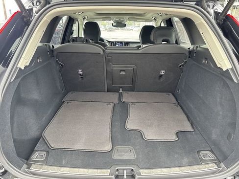 Used 2025 Volvo XC60 B5 Plus image 15