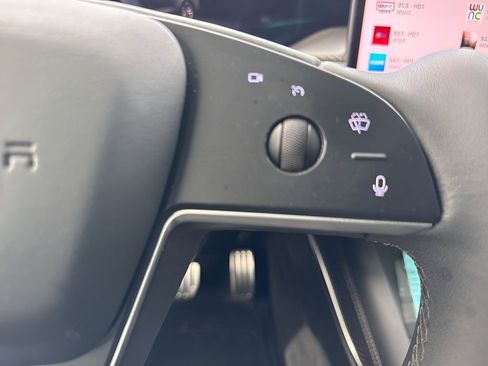 Used 2022 Tesla Model X Plaid image 18