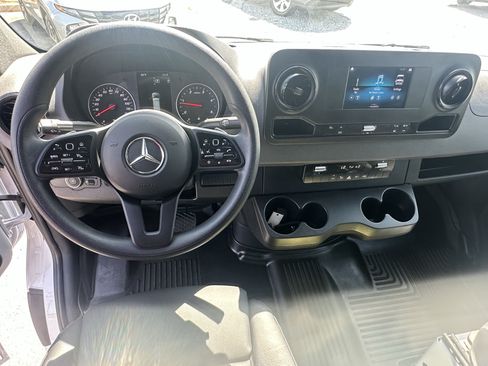Used 2024 Mercedes-Benz Sprinter 2500 image 21