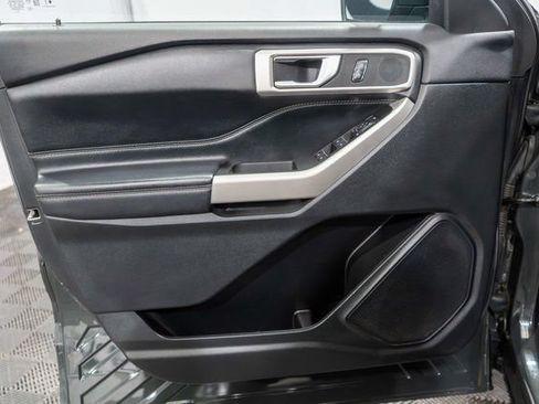 Used 2022 Ford Explorer XLT w/ Equipment Group 202A AWD/4WD image 19