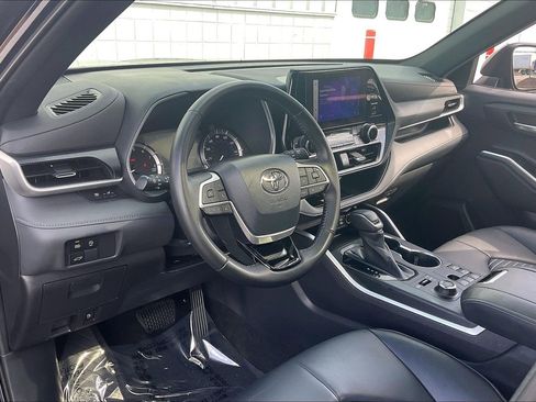 Used 2023 Toyota Highlander XSE AWD/4WD image 18