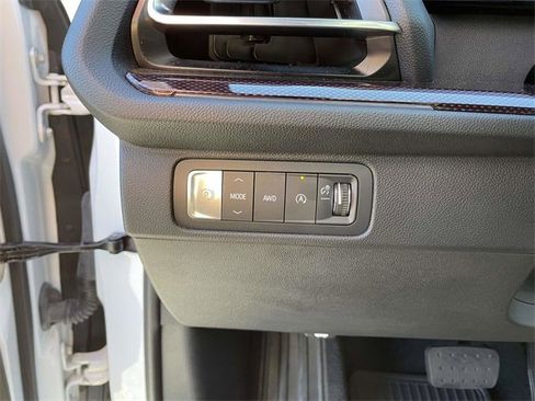 Used 2024 Chevrolet Traverse RS image 23