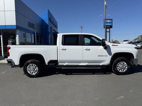 Used 2023 Chevrolet Silverado 2500 LT w/ Convenience Package image 11