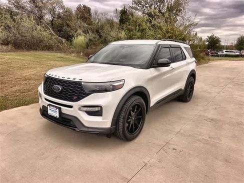 Used 2020 Ford Explorer ST w/ Premium Technology Package image 2
