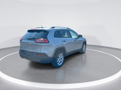 Used 2018 Jeep Cherokee Latitude FWD image 9