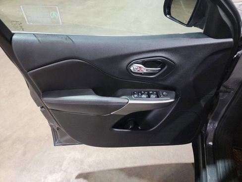 Used 2019 Jeep Cherokee Latitude Plus w/ Cold Weather Group image 25