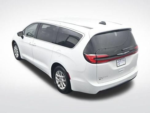Used 2024 Chrysler Pacifica Touring-L FWD image 29
