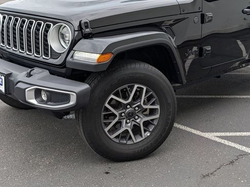Used 2025 Jeep Wrangler Unlimited Sahara AWD/4WD image 27