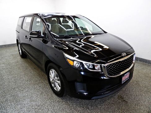 Used 2018 Kia Sedona L FWD image 3