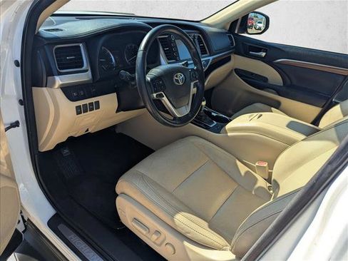 Used 2017 Toyota Highlander Limited image 9