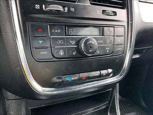 Used 2018 Dodge Grand Caravan GT image 23