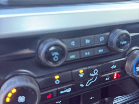 Used 2024 Ford F550 4x4 Crew Cab Super Duty w/ XLT Value Package image 12