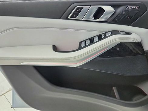 Used 2025 BMW X7 xDrive40i w/ M Sport Package image 38