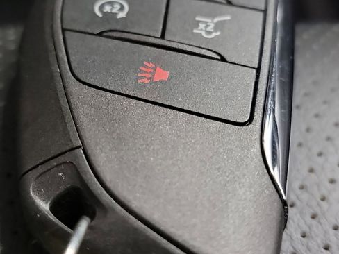 Used 2025 Chevrolet Traverse High Country image 32