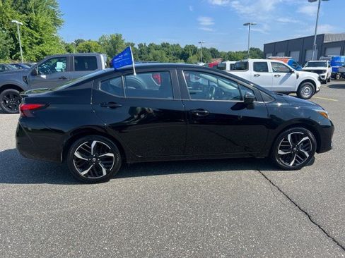 Used 2024 Nissan Versa SR FWD image 8