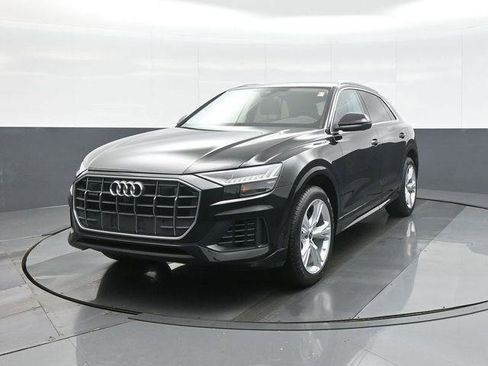 Used 2023 Audi Q8 Premium image 3