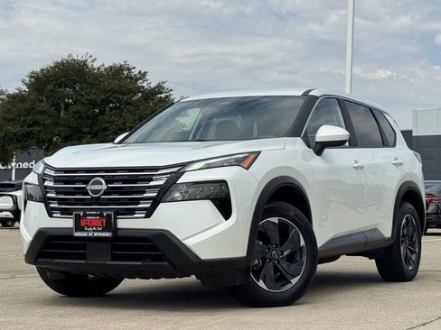 Used 2024 Nissan Rogue SV AWD/4WD image 2