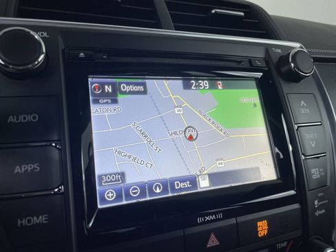 Used 2017 Toyota Camry XLE w/ Moonroof Package FWD image 16