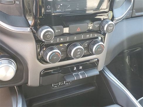 Used 2024 RAM 1500 Laramie image 28