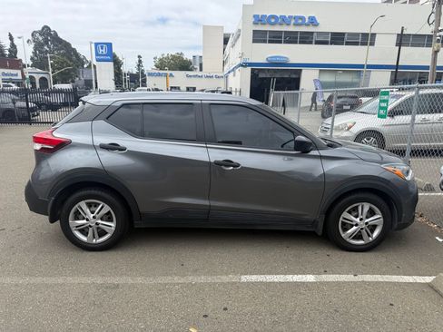 Used 2020 Nissan Kicks S FWD image 7
