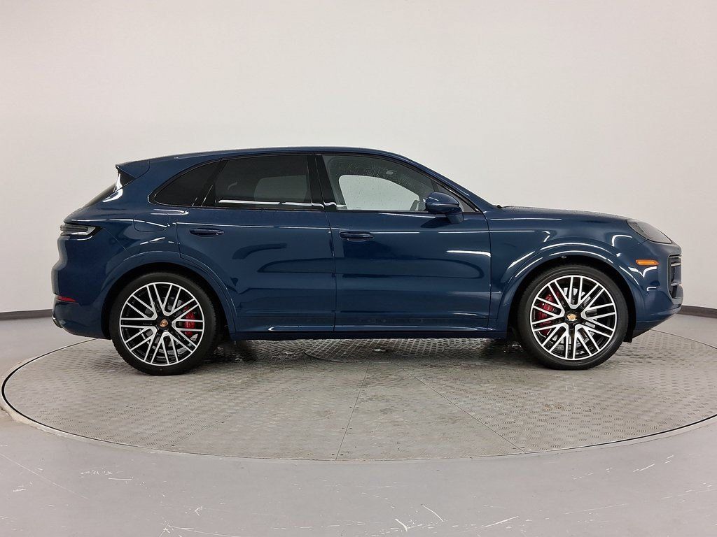 Certified 2025 Porsche Cayenne GTS AWD/4WD image 8