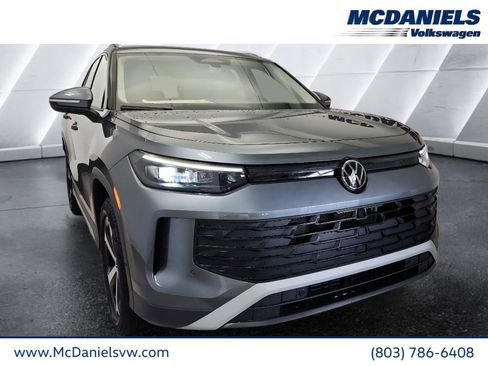 New 2025 Volkswagen Tiguan SE image 1