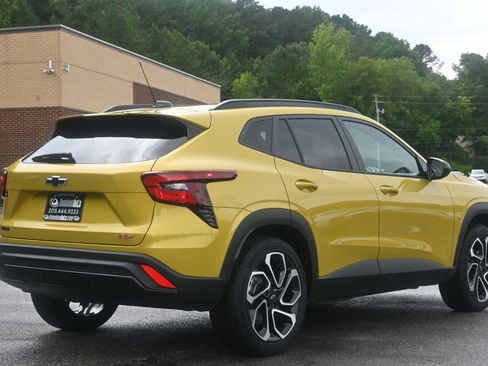 Used 2024 Chevrolet Trax RS w/ Driver Confidence Package image 9