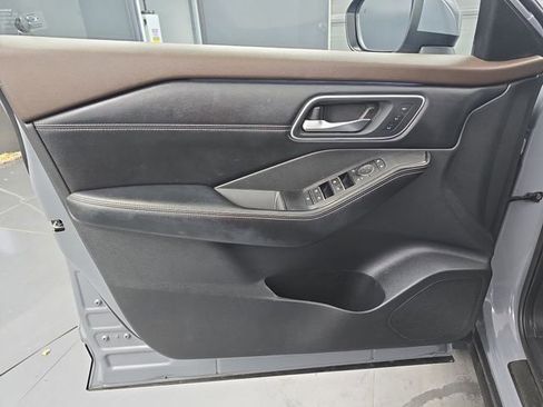 Used 2023 Nissan Rogue Platinum w/ Platinum Premium Package FWD image 24