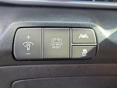Certified 2023 Hyundai Elantra Limited FWD image 19
