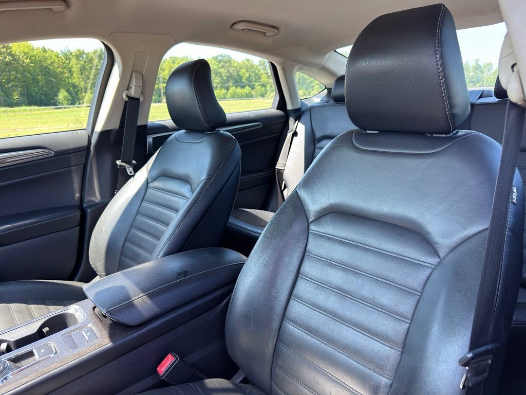 Used 2017 Ford Fusion SE w/ Fusion SE Technology Package FWD image 26