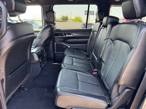 Used 2024 Jeep Wagoneer Series II w/ Flexible Seating Group AWD/4WD image 11