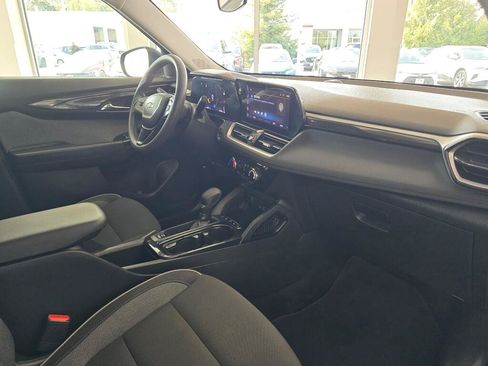 Used 2025 Chevrolet TrailBlazer LT AWD/4WD image 44