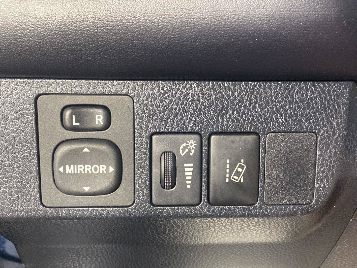 Used 2018 Toyota RAV4 XLE AWD/4WD image 22
