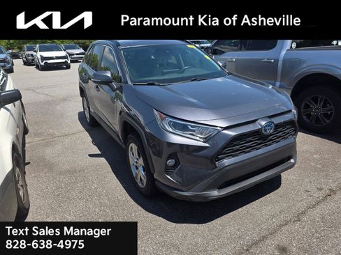 Used 2021 Toyota RAV4 XLE Premium AWD/4WD image 4