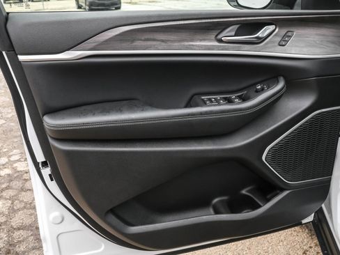 New 2026 Jeep Grand Cherokee Limited image 8