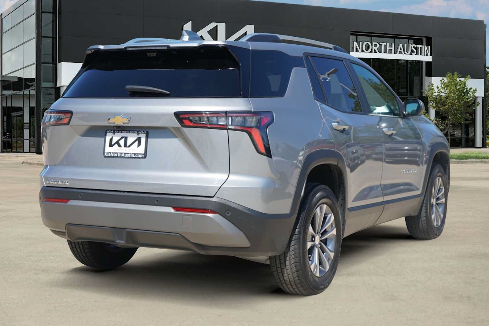 Used 2025 Chevrolet Equinox LT w/ Convenience Package II FWD image 5