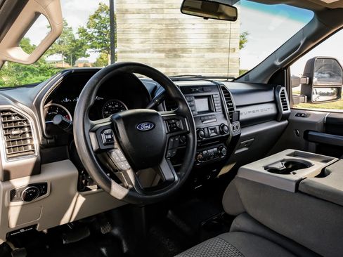 Used 2018 Ford F250 XLT AWD/4WD image 3