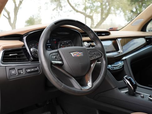 Certified 2023 Cadillac XT6 Premium Luxury w/ Platinum Package image 17