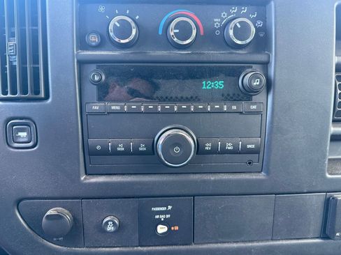 Used 2017 Chevrolet Express 2500 RWD image 19