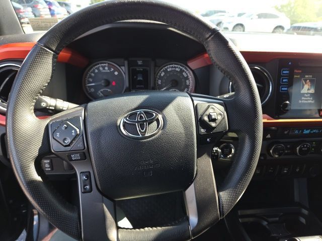 Used 2016 Toyota Tacoma TRD Off-Road AWD/4WD image 3