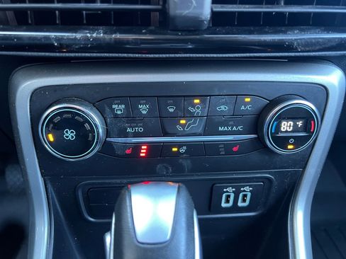 Used 2021 Ford EcoSport Titanium image 21