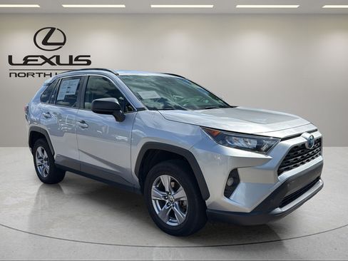 Used 2022 Toyota RAV4 LE AWD/4WD image 4