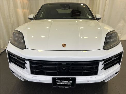 Certified 2025 Porsche Cayenne image 6