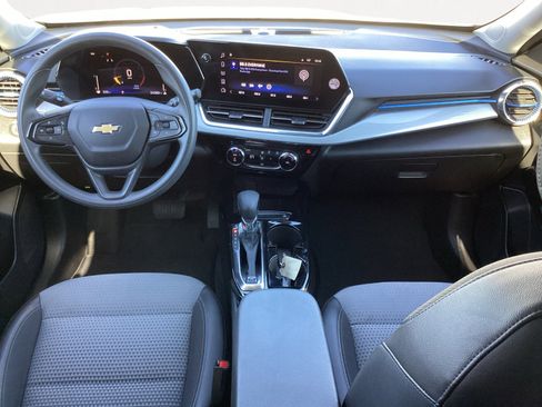 Used 2025 Chevrolet Trax LT image 4