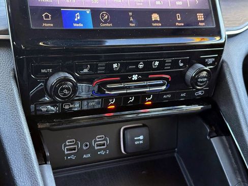 Used 2023 Jeep Grand Cherokee L Limited w/ Luxury Tech Group II image 31