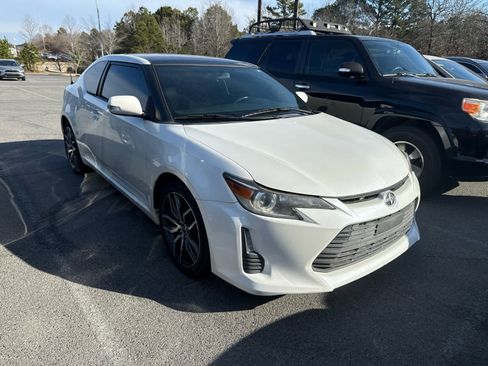 Used 2015 Scion tC image 2